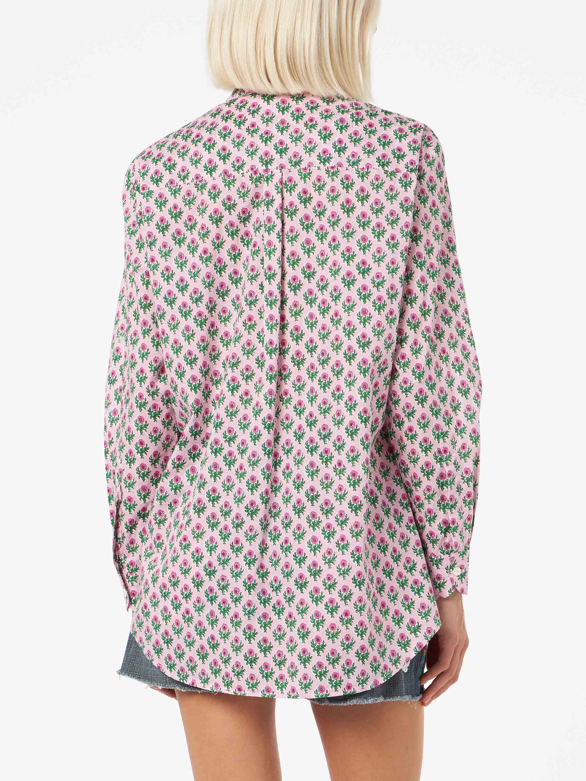 Camisa feminina Brigitte oversized de algodão com estampa floral.