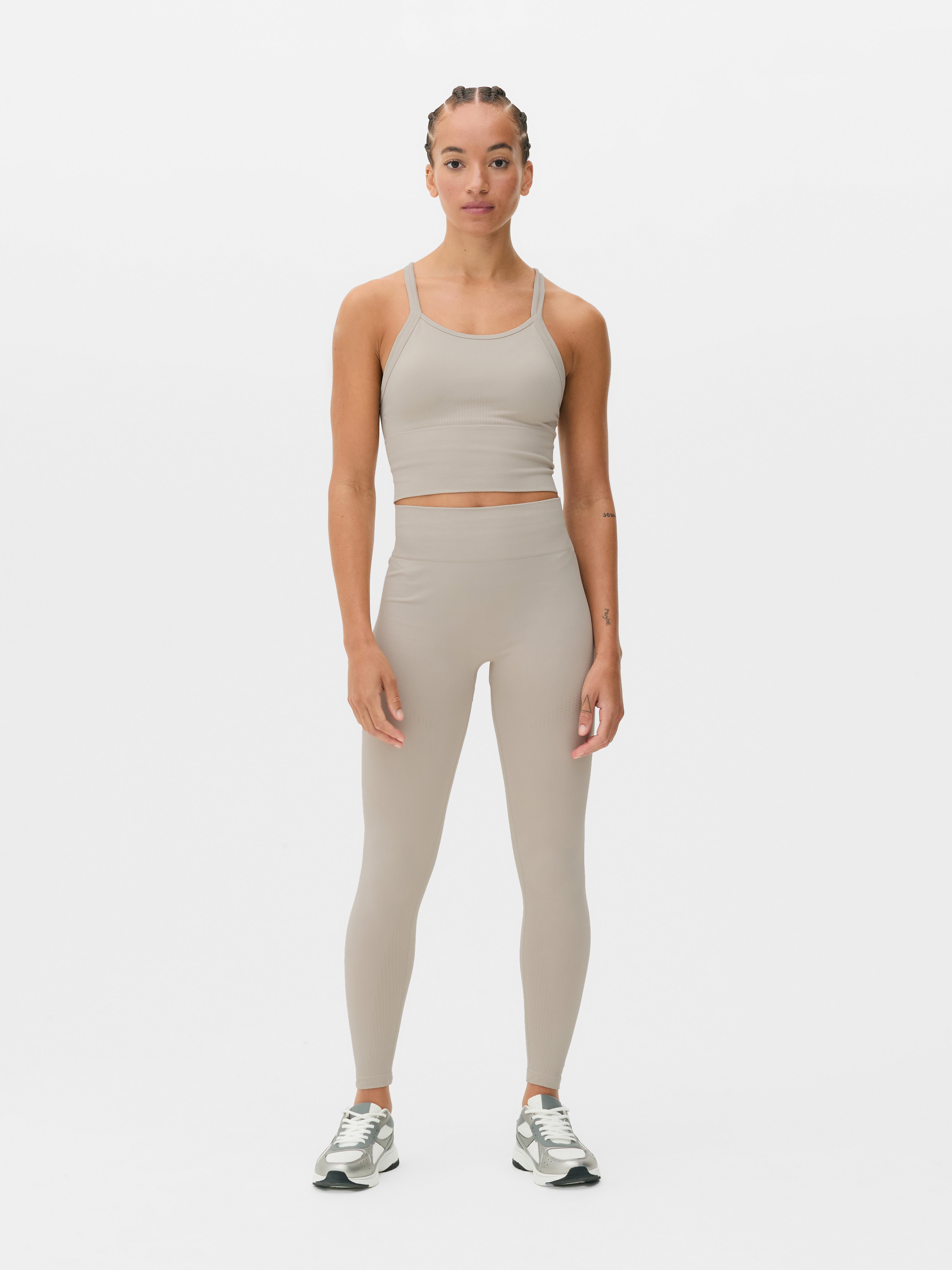 Sutien sport cu spate rasă Un sutien sport confortabil cu spate rasă