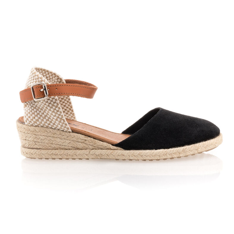 Dámske čierne espadrilky s lanovou podrážkou