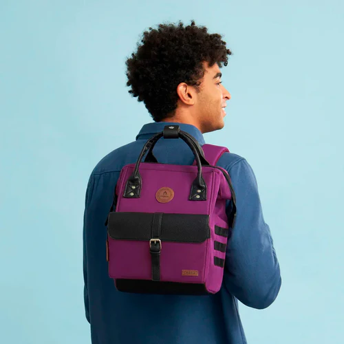 Cabaia Adventurer Kleiner Rucksack Singapur Lila