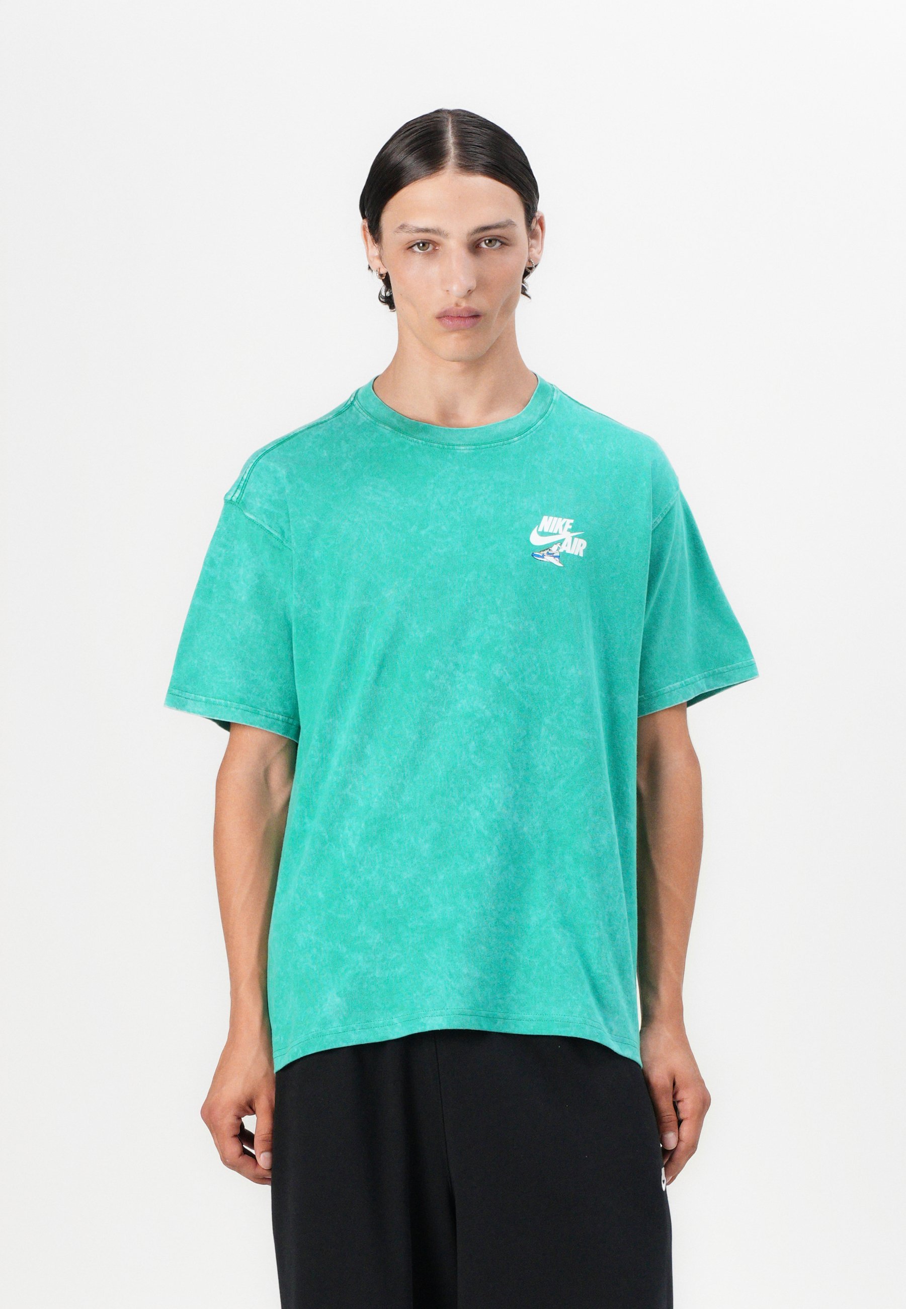 Nike Sportswear TEE CULTURE - T-shirt met print - stadiongroen