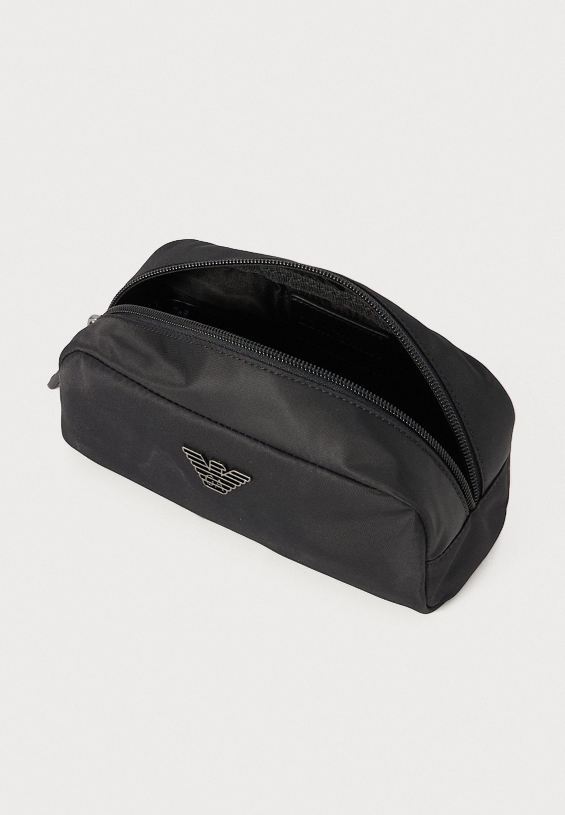 Emporio Armani Reizen