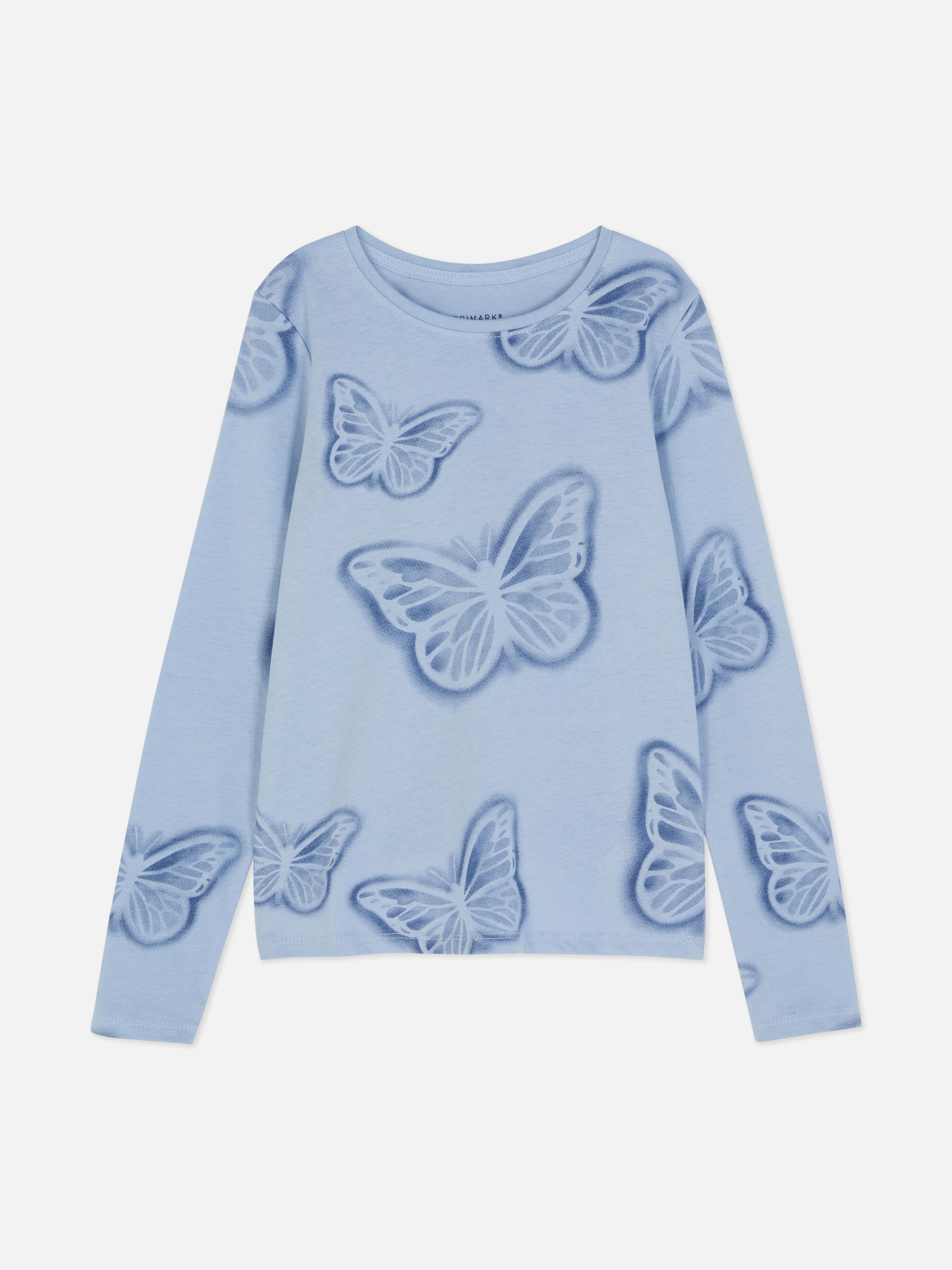 Langärmeliges T-Shirt mit Aufdruck Ein langärmeliges T-Shirt mit einem vollflächigen Grafikdruck