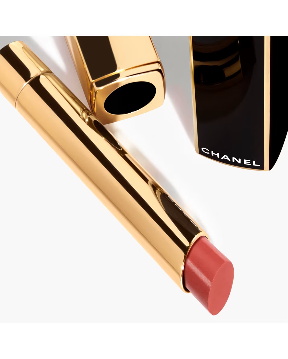 CHANEL ROUGE ALLURE L'EXTRAIT ΕΞΑΙΡΕΤΙΚΑ ΕΝΤΟΝΟ ΚΡΑΓΙΟΝ. ΕΚΧΥΛΙΣΜΑ ΦΩΤΟΣ ΚΑΙ ΠΕΡΙΠΟΙΗΣΗΣ. ΞΑΝΑΓΕΜΙΖΕΤΑΙ