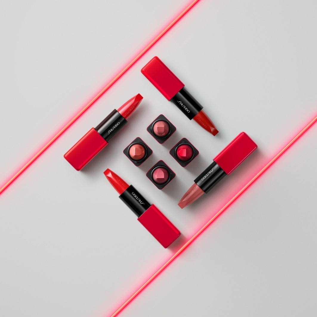 „Shiseido Technosatin“ geliniai lūpų dažai – 4 g