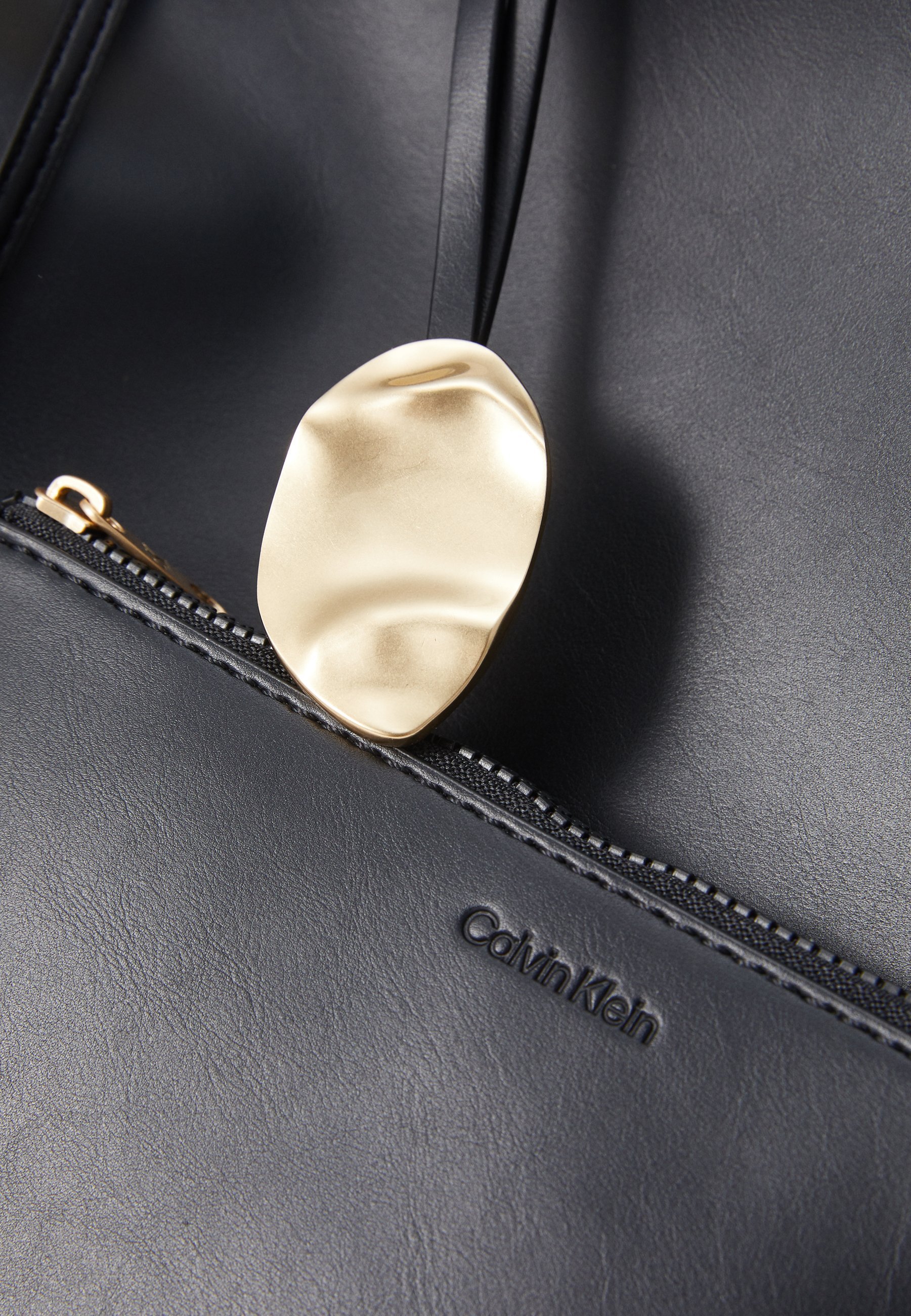 Sac à main Calvin Klein - noir