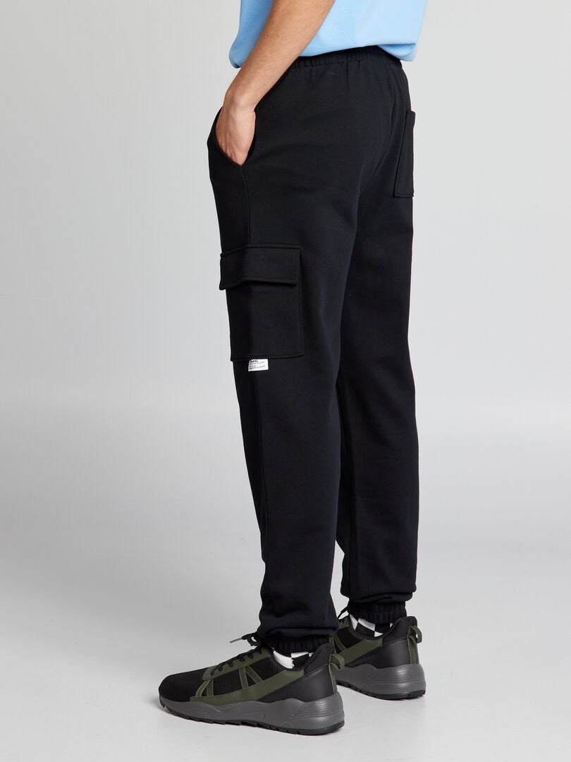 Calça de moletom com vários bolsos - preta