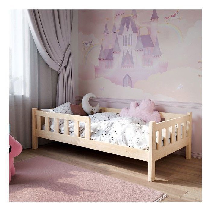 Cama infantil Montessori PINI de 80x160 cm en madera natural con barandilla de seguridad — Base de lamas, madera maciza de pino
