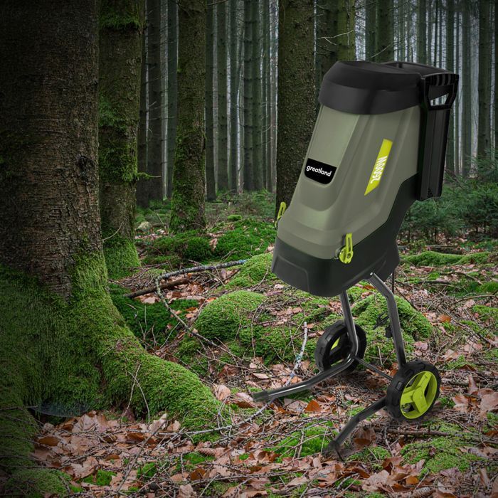 Trituradora eléctrica de jardín de 2600 W con bolsa recolectora de 45 L.