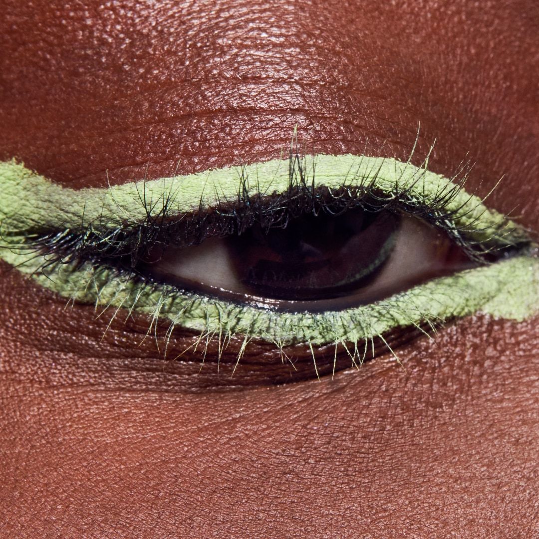 MAC akių pieštuko spalvos „Excess Gen“ akių kontūro pieštukas – 0,35 g