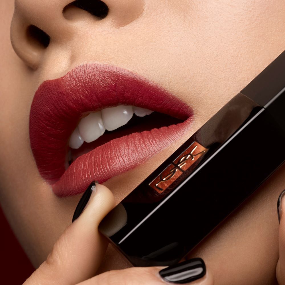 Rouge Pur Couture The Slim Velvet Radical Barras de labios lujo