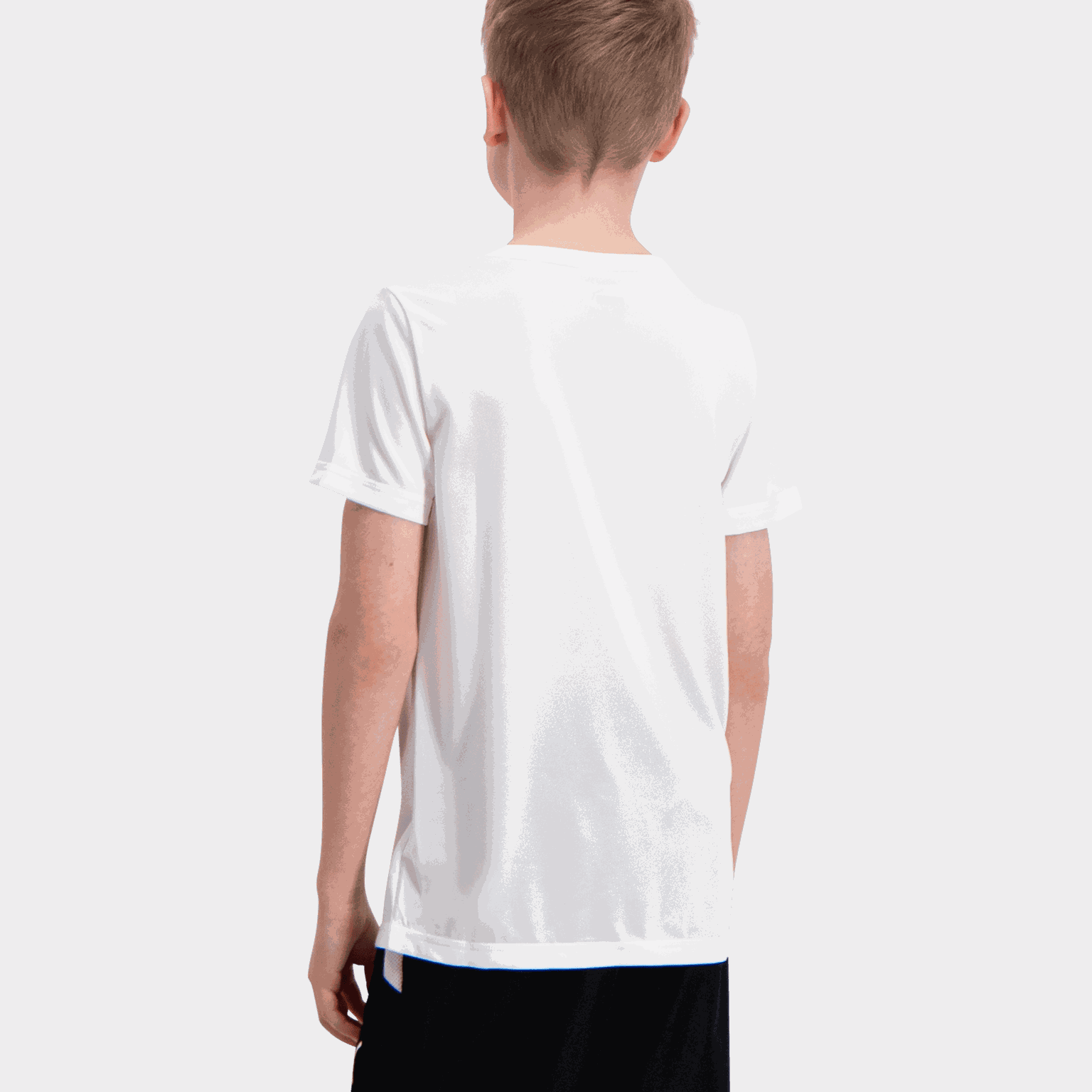  Camiseta esportiva infantil com logo pequeno - branca