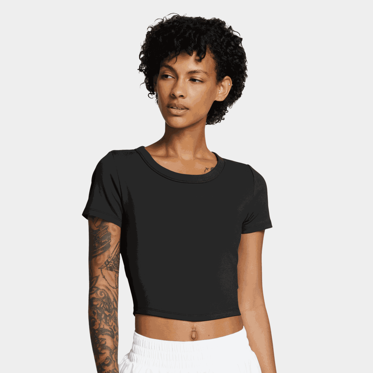  Getailleerd dames-T-shirt/top met korte mouwen, gemaakt van Dri-FIT-materiaal.