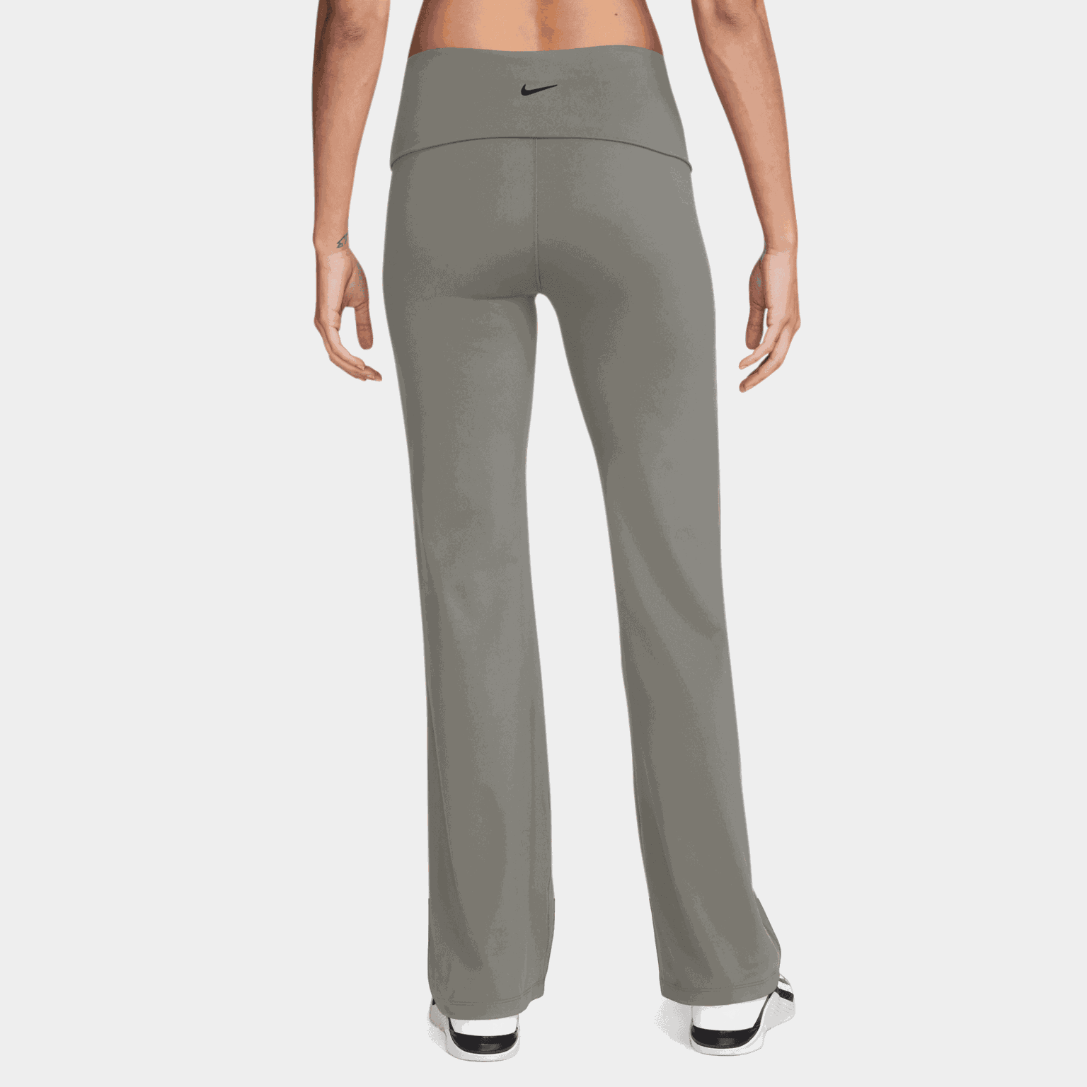  Damessportbroek met hoge taille en omgeslagen tailleband.