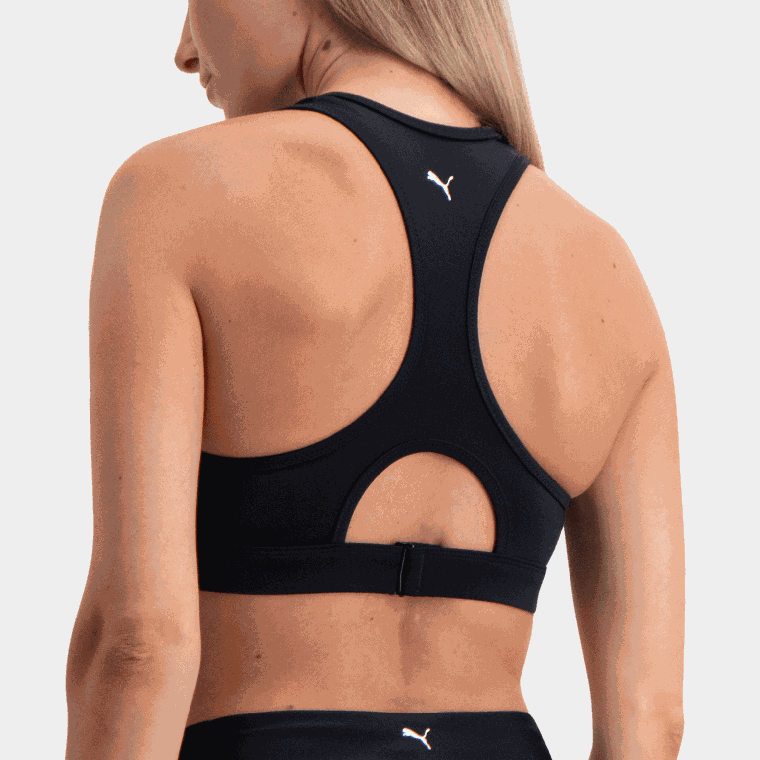  Bikinitop voor dames met gekruiste bandjes op de rug.