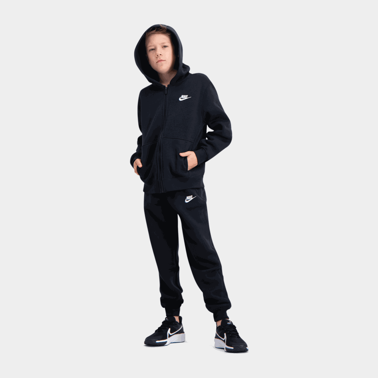  Dziecięce spodnie dresowe z polaru Sportswear Club