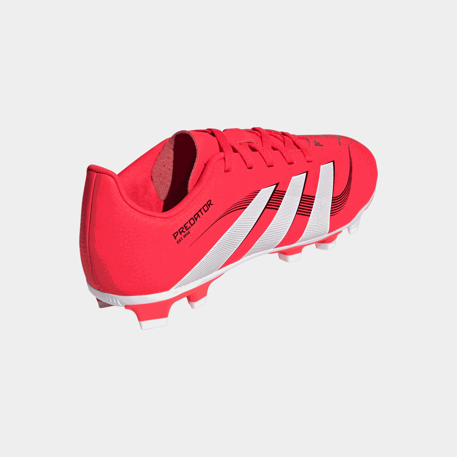 Predator Club FG/MG voetbalschoenen voor kinderen, ontworpen voor spelen op natuurgras en kunstgras.
