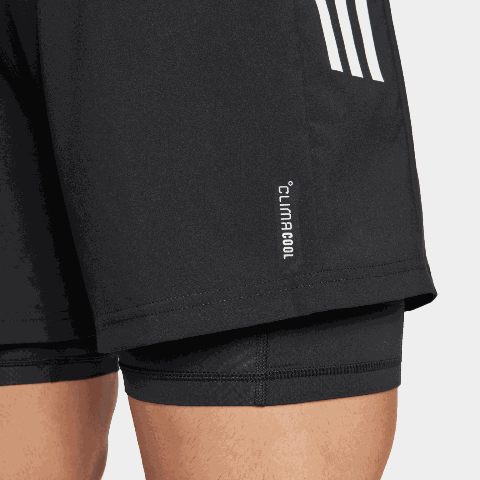 Assuma o controle da sua corrida. Calção de corrida e treino 2 em 1 CLIMACOOL para homem - preto.