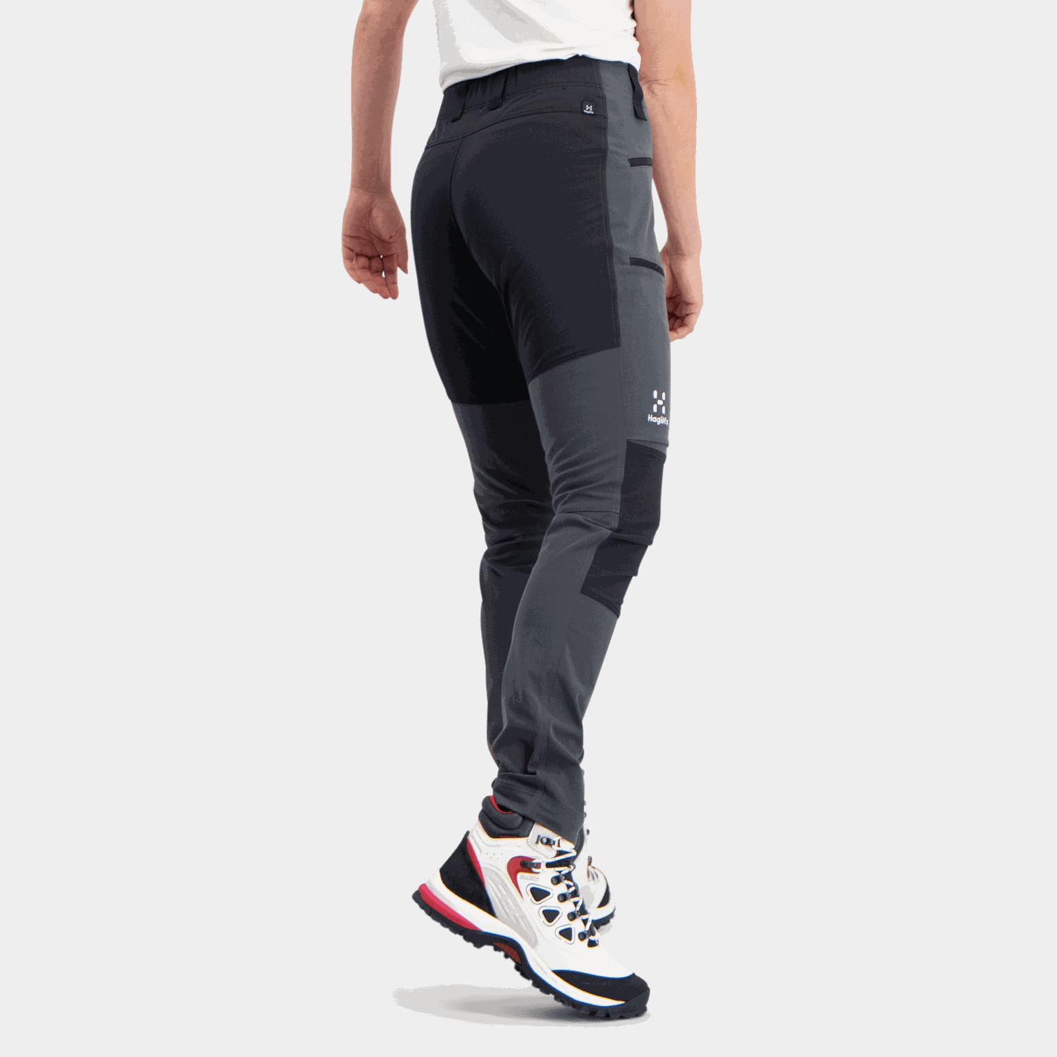  Damskie spodnie trekkingowe typu softshell ze średnim stanem – szare