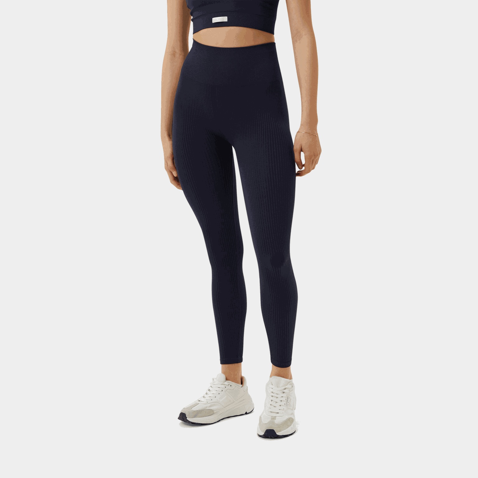  Damskie, bezszwowe, lekkie legginsy sportowe w kolorze ciemnoniebieskim.