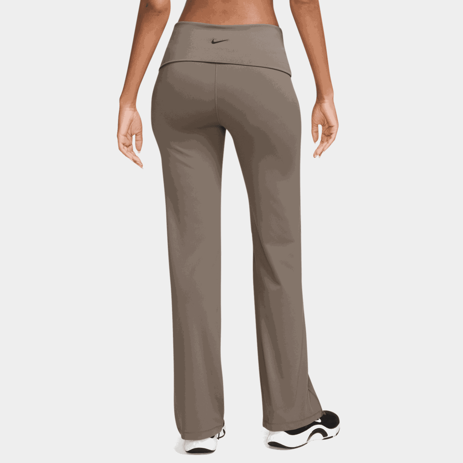  Damessportbroek met hoge taille en omgeslagen tailleband.