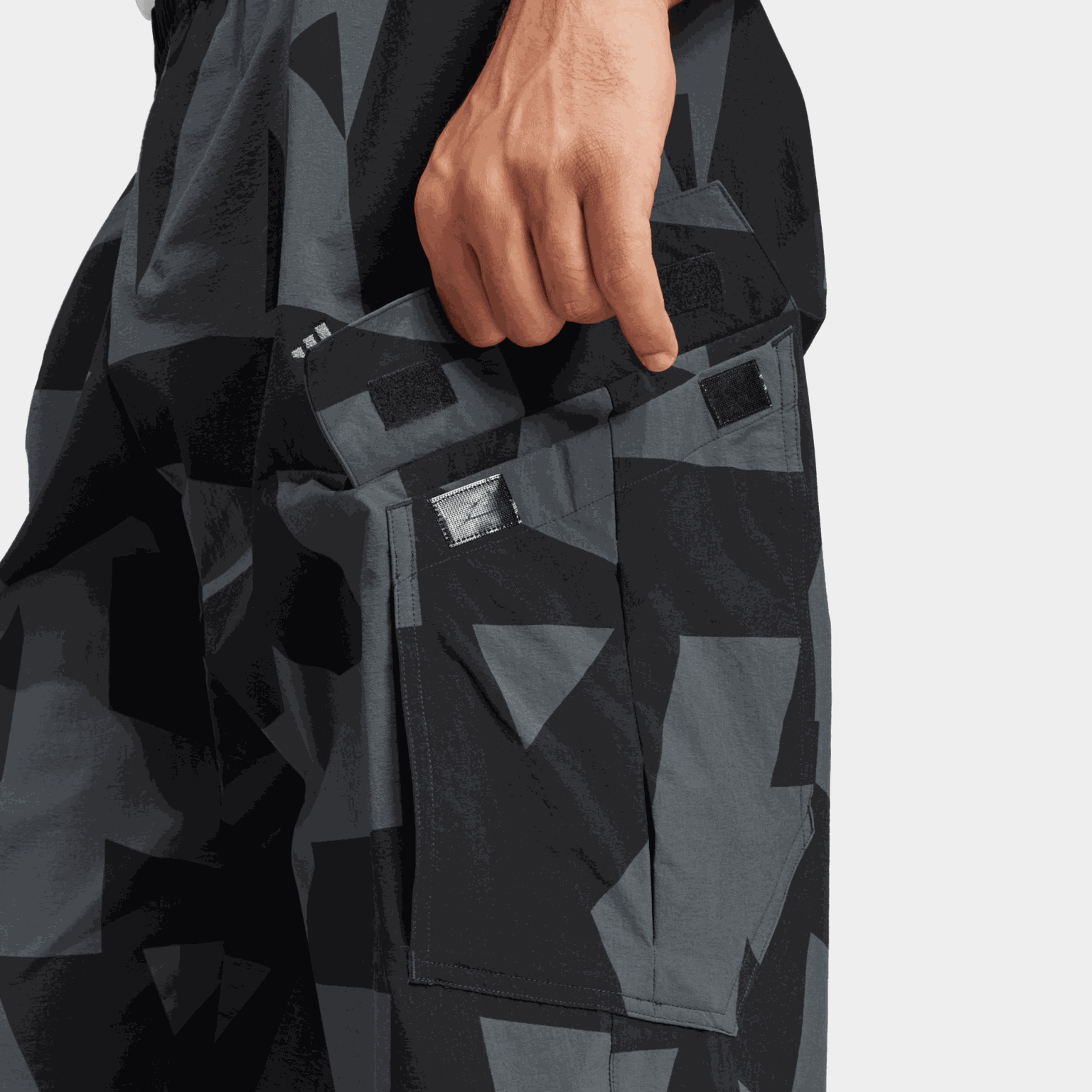 Pantaloni da jogging cargo Terrex Xploric con stampa, pantaloni da trekking da uomo – Neri