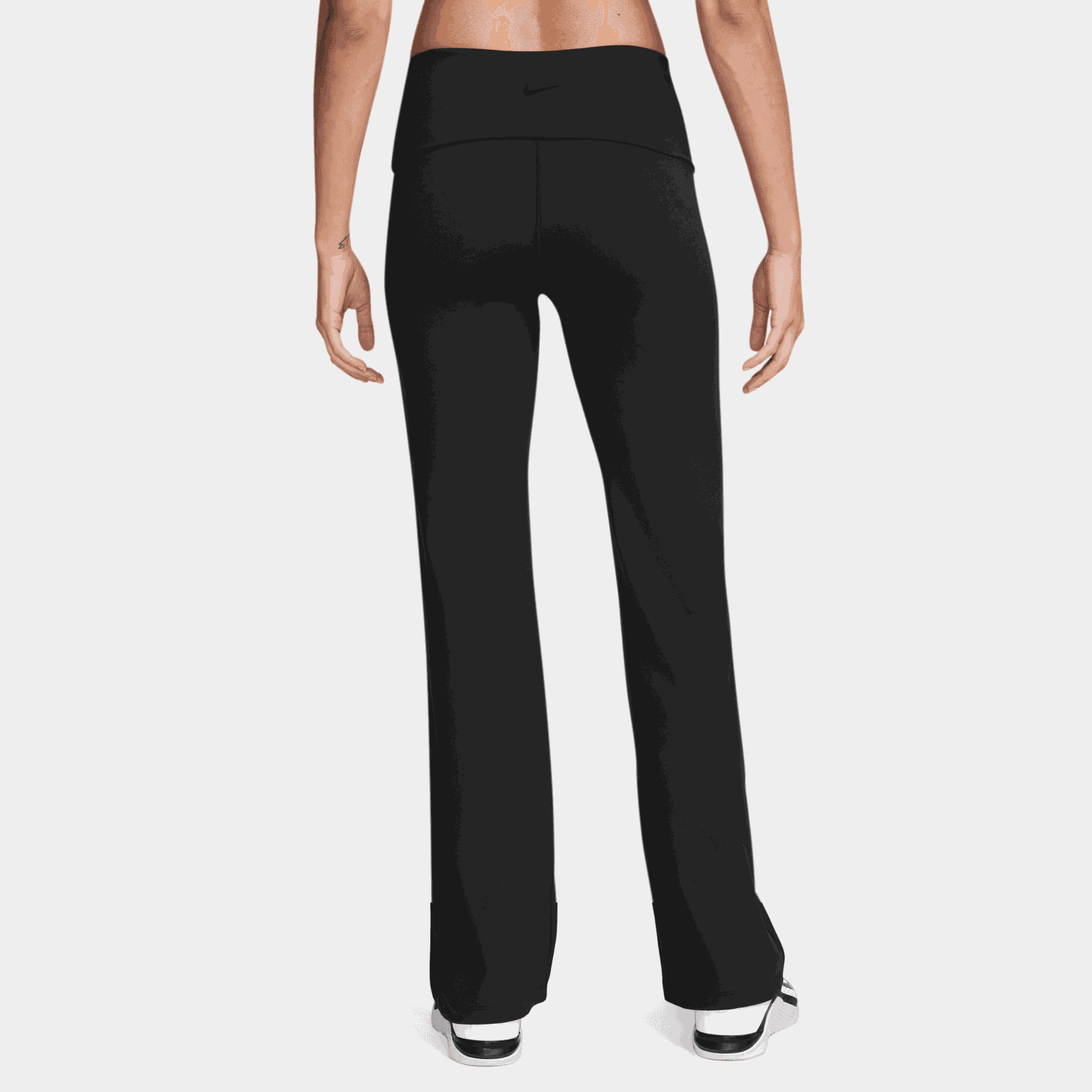  Damessportbroek met hoge taille en omgeslagen tailleband.