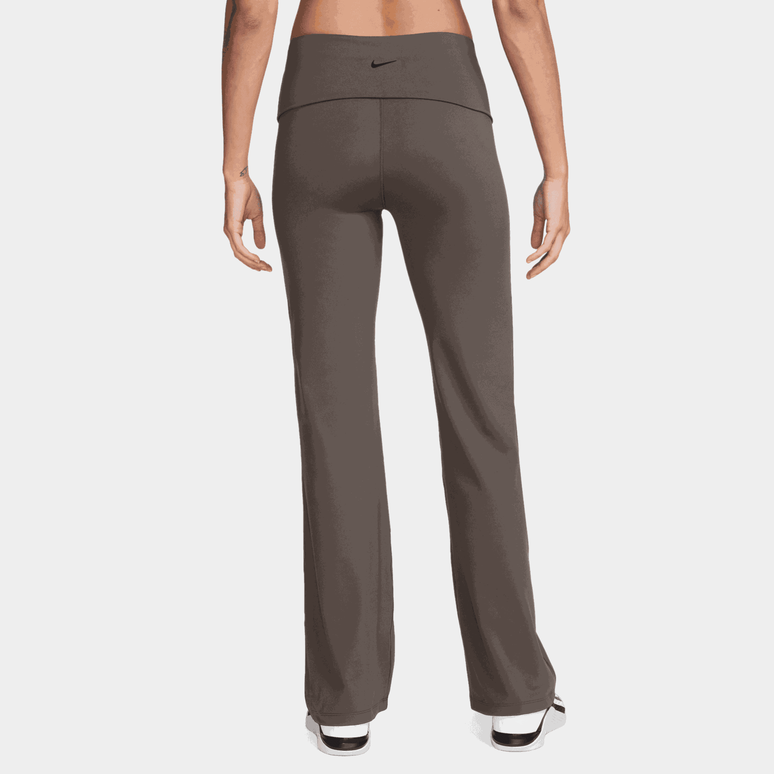  Damessportbroek met hoge taille en omgeslagen tailleband.