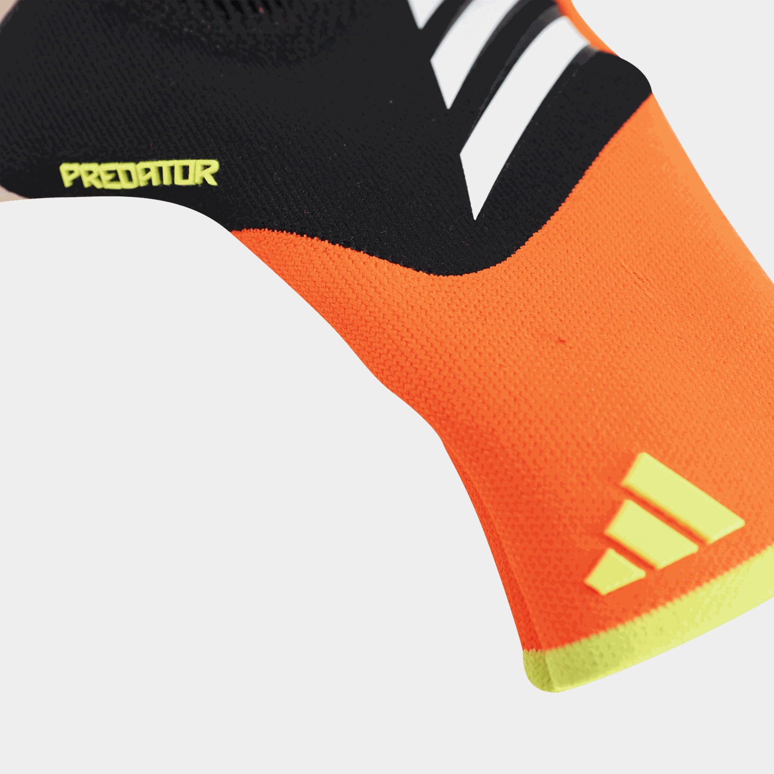  Rękawice bramkarskie Predator Glove Pro unisex – czarne