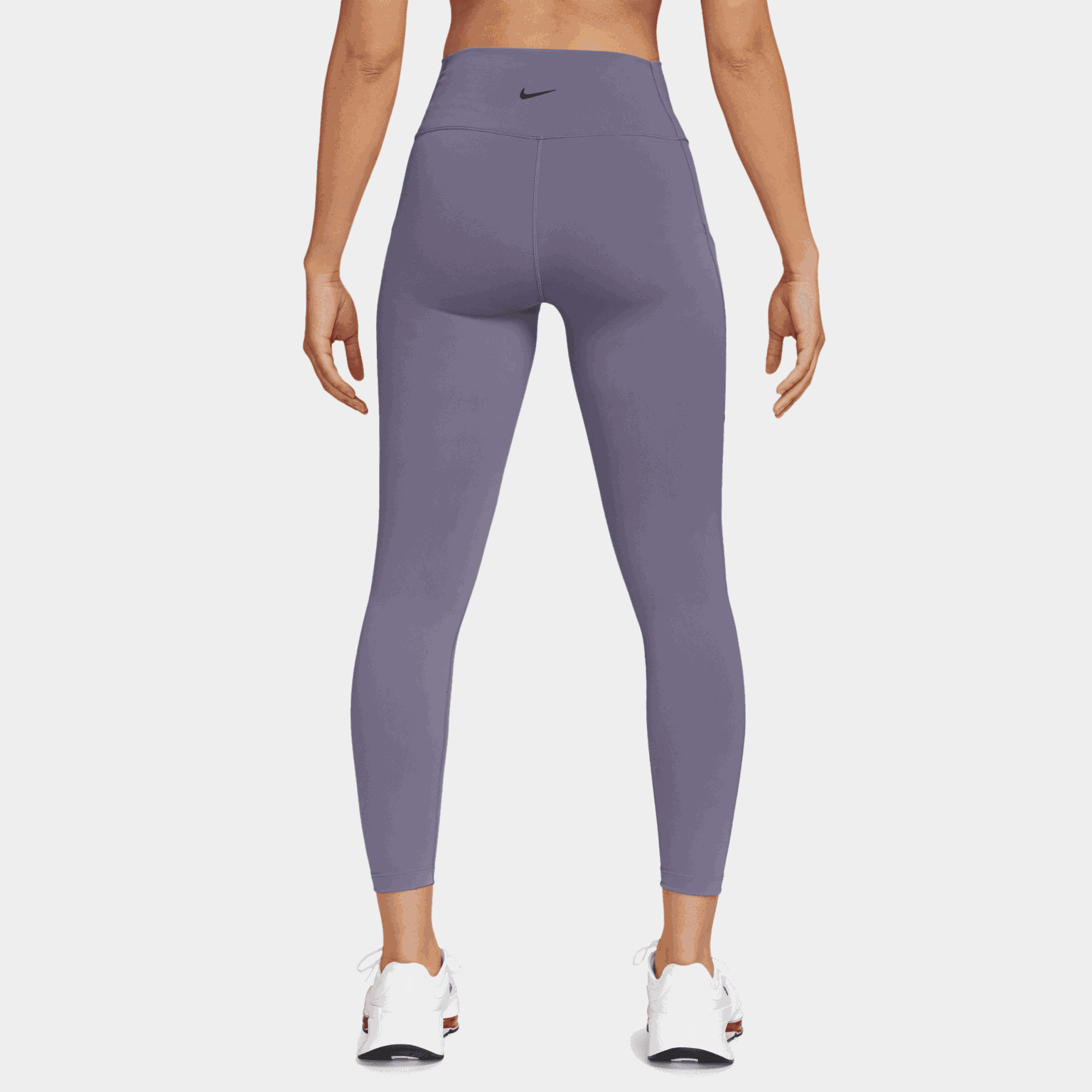  Női magas derekú leggings Dri-Fit One 7/8 fazonban.