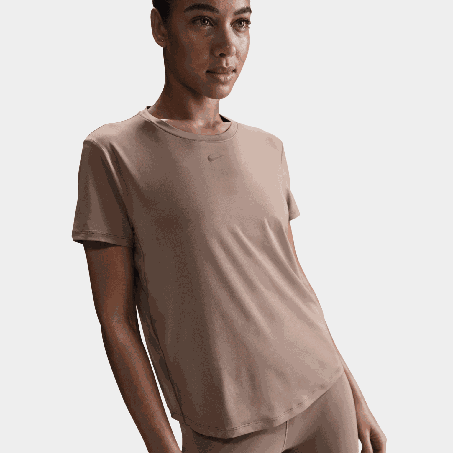 Klasyczny T-shirt Dri-FIT z krótkim rękawem dla kobiet.