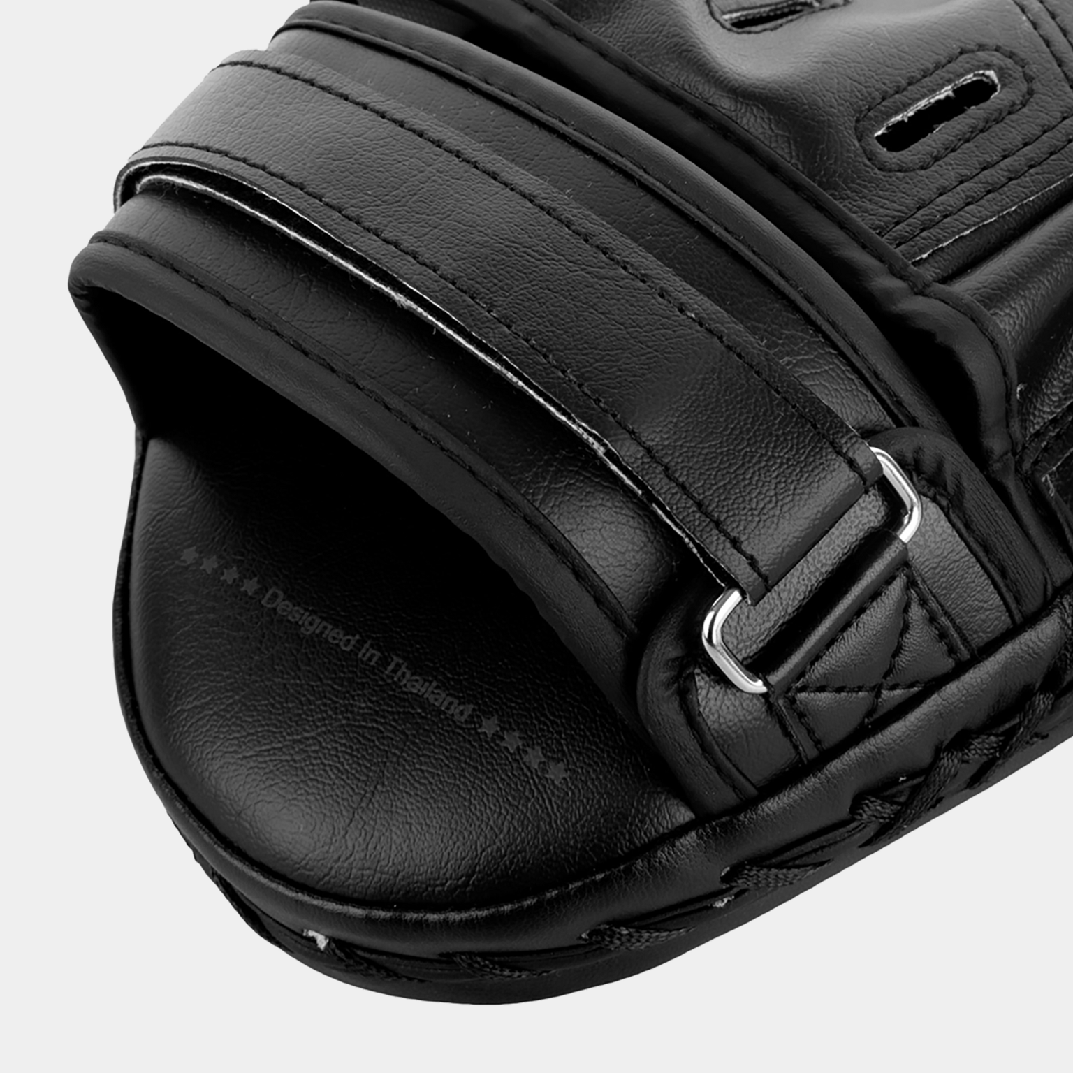  Luvas Venum Light Focus - preto/preto (par), acolchoadas, com material de absorção de impacto para idosos.