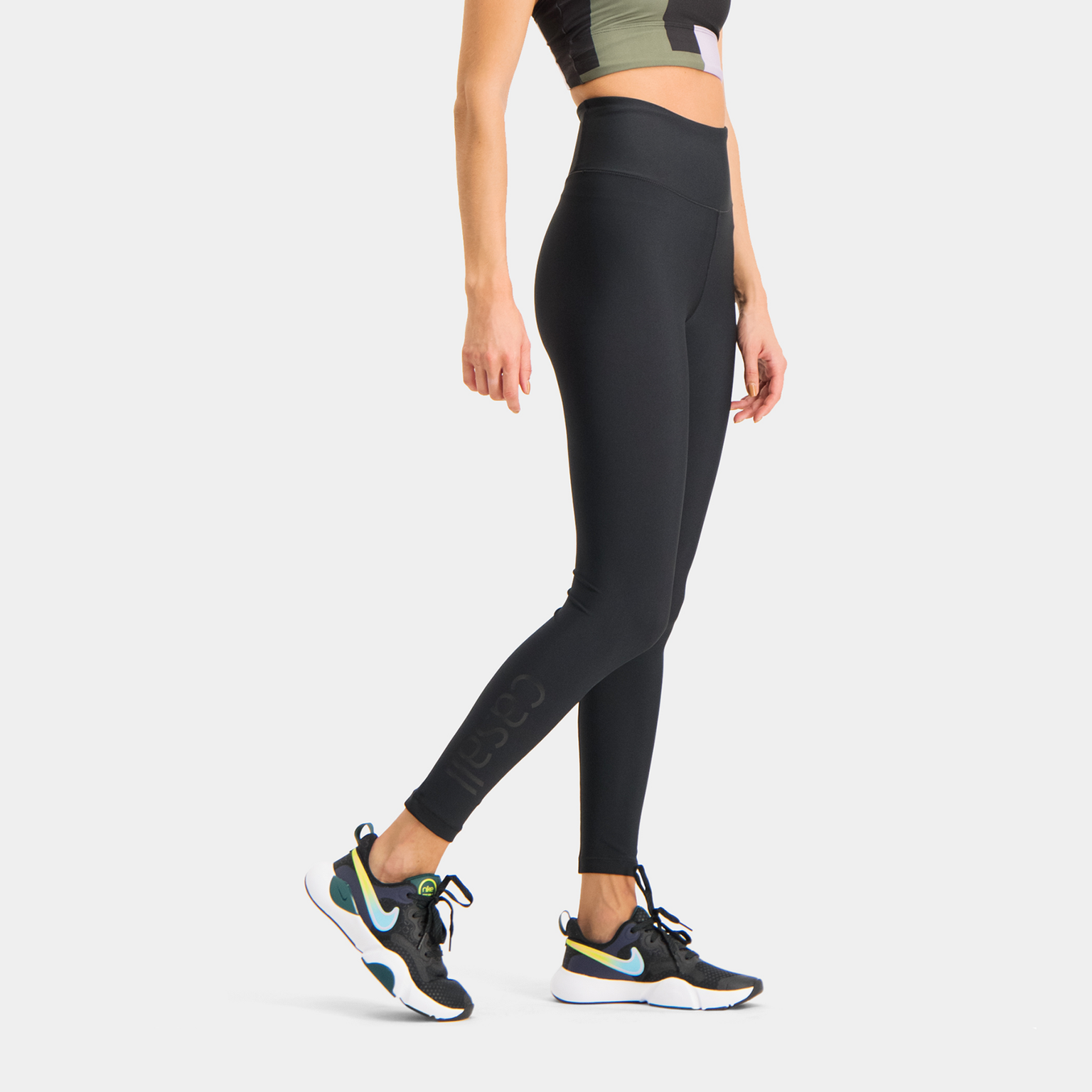 Legginsy z wysokim stanem i nadrukiem graficznym, legginsy sportowe damskie – czarne