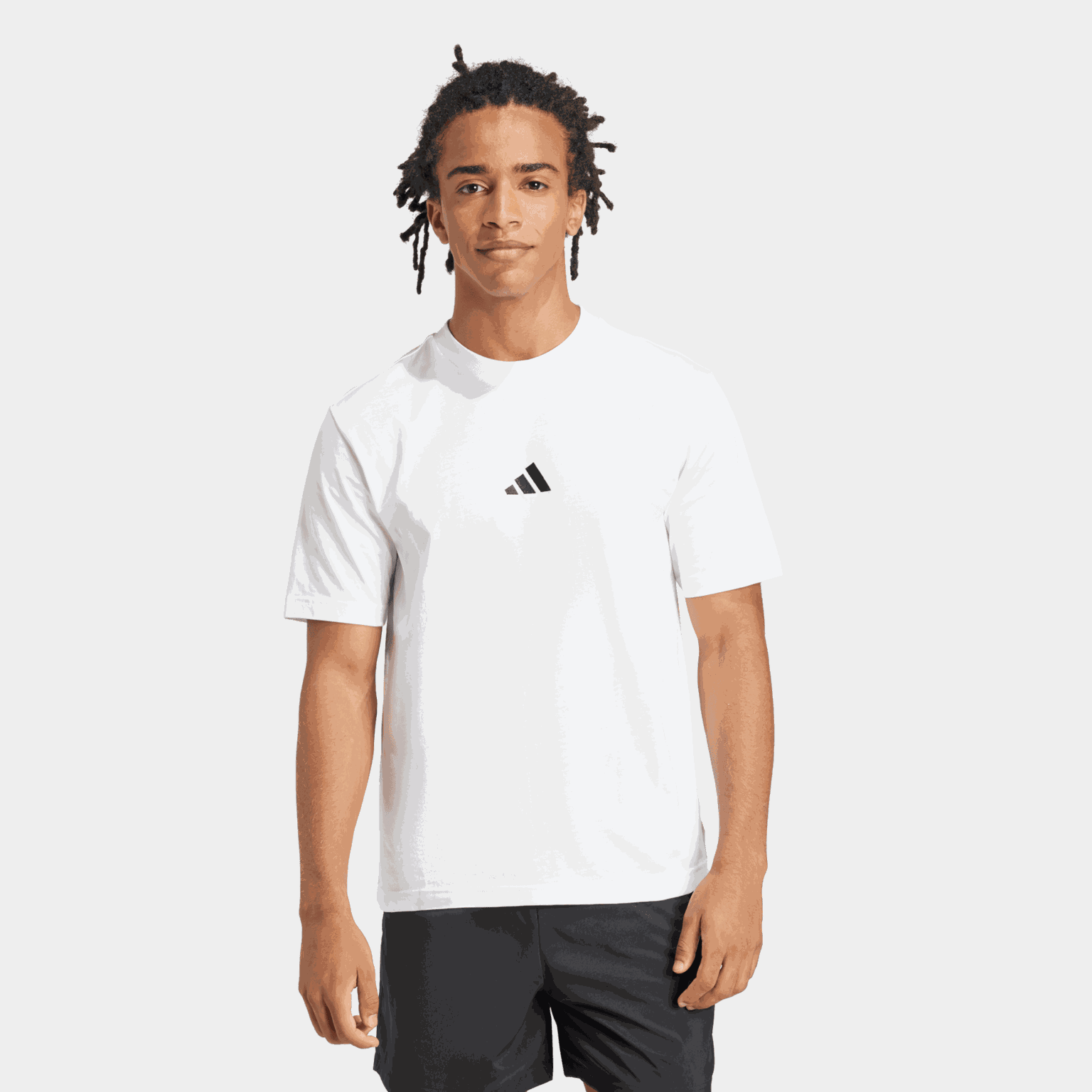  T-shirt da uomo essenziale con piccolo logo, in jersey liscio