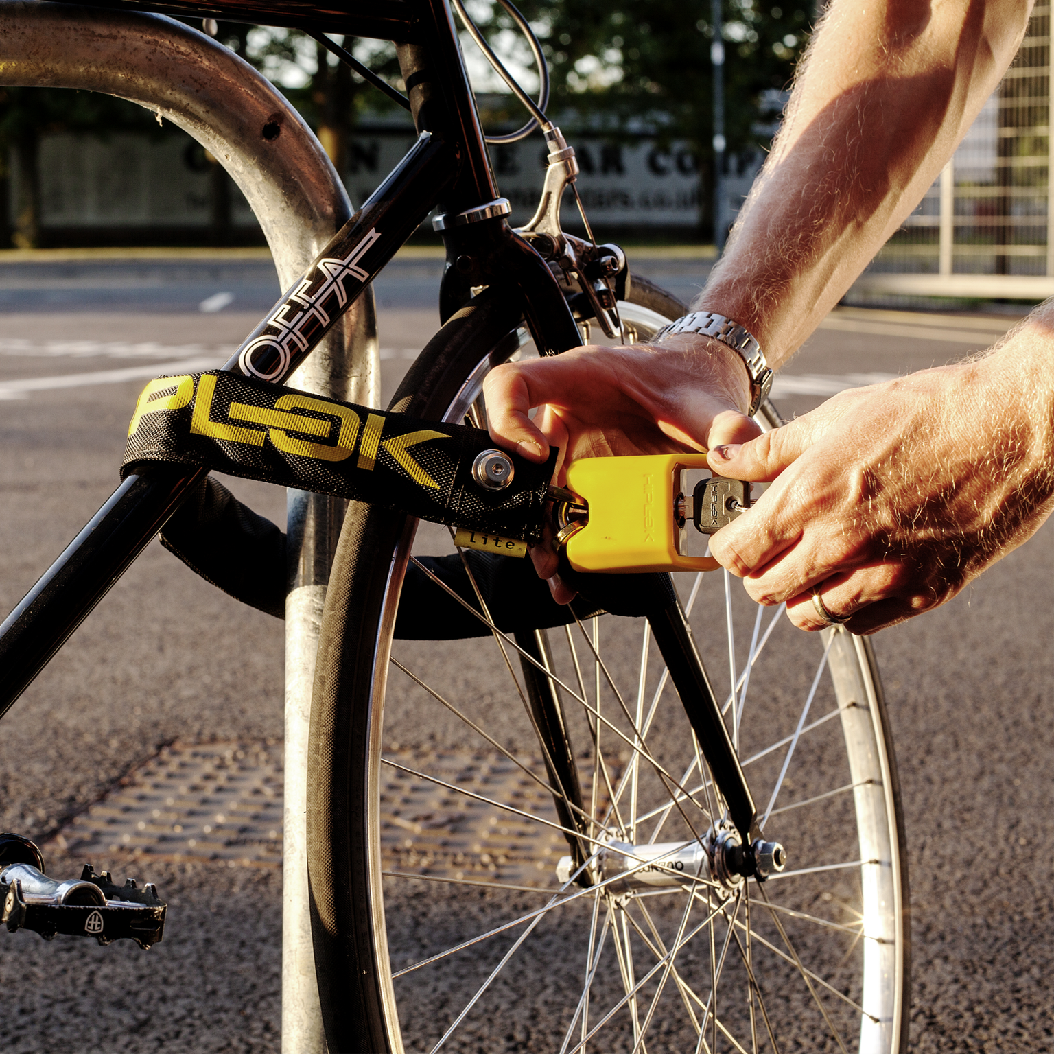Kleine fiets met kettingslot – Zwart