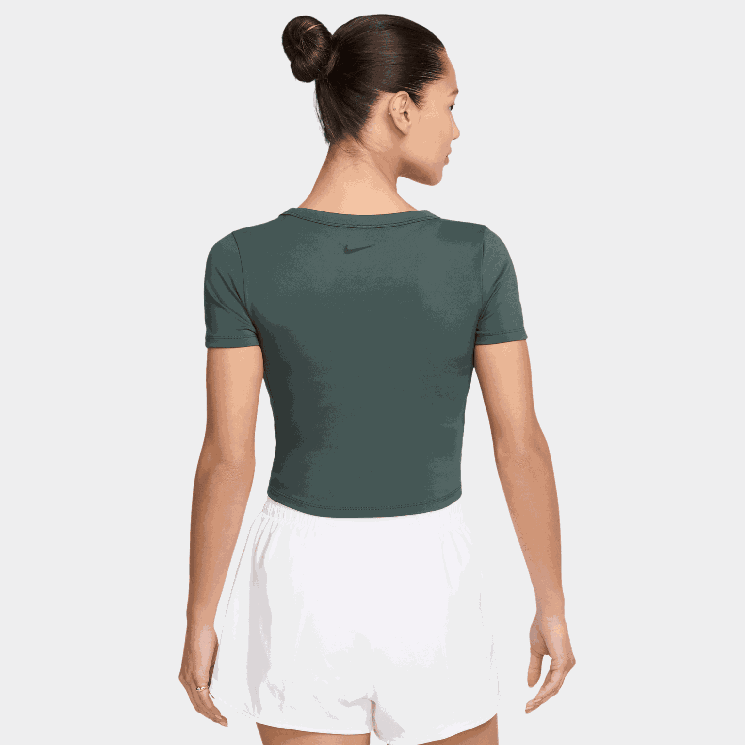  Damski, dopasowany t-shirt/top z krótkim rękawem, wykonany z materiału Dri-FIT.