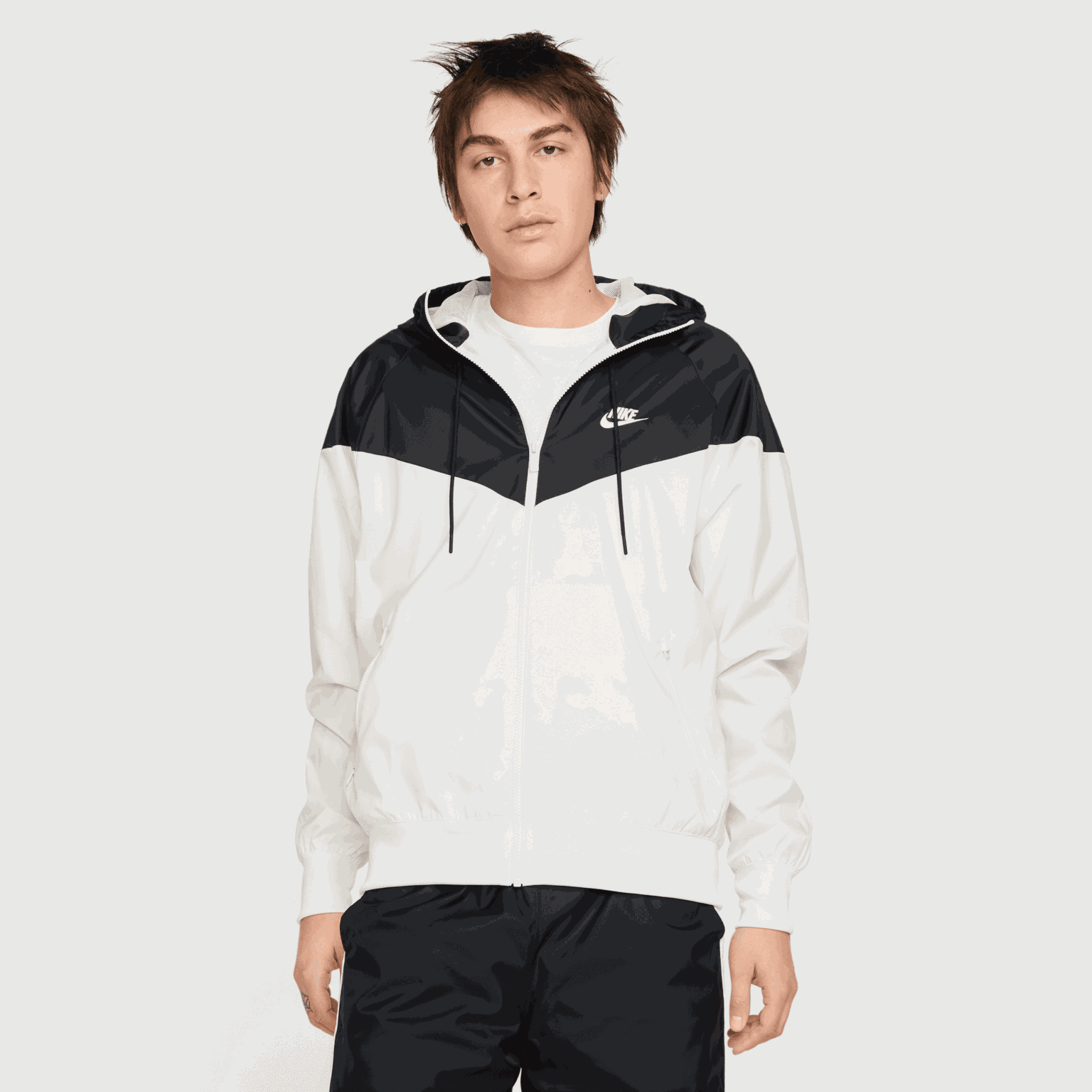  Pánská větrovka s kapucí od značky Sportswear.