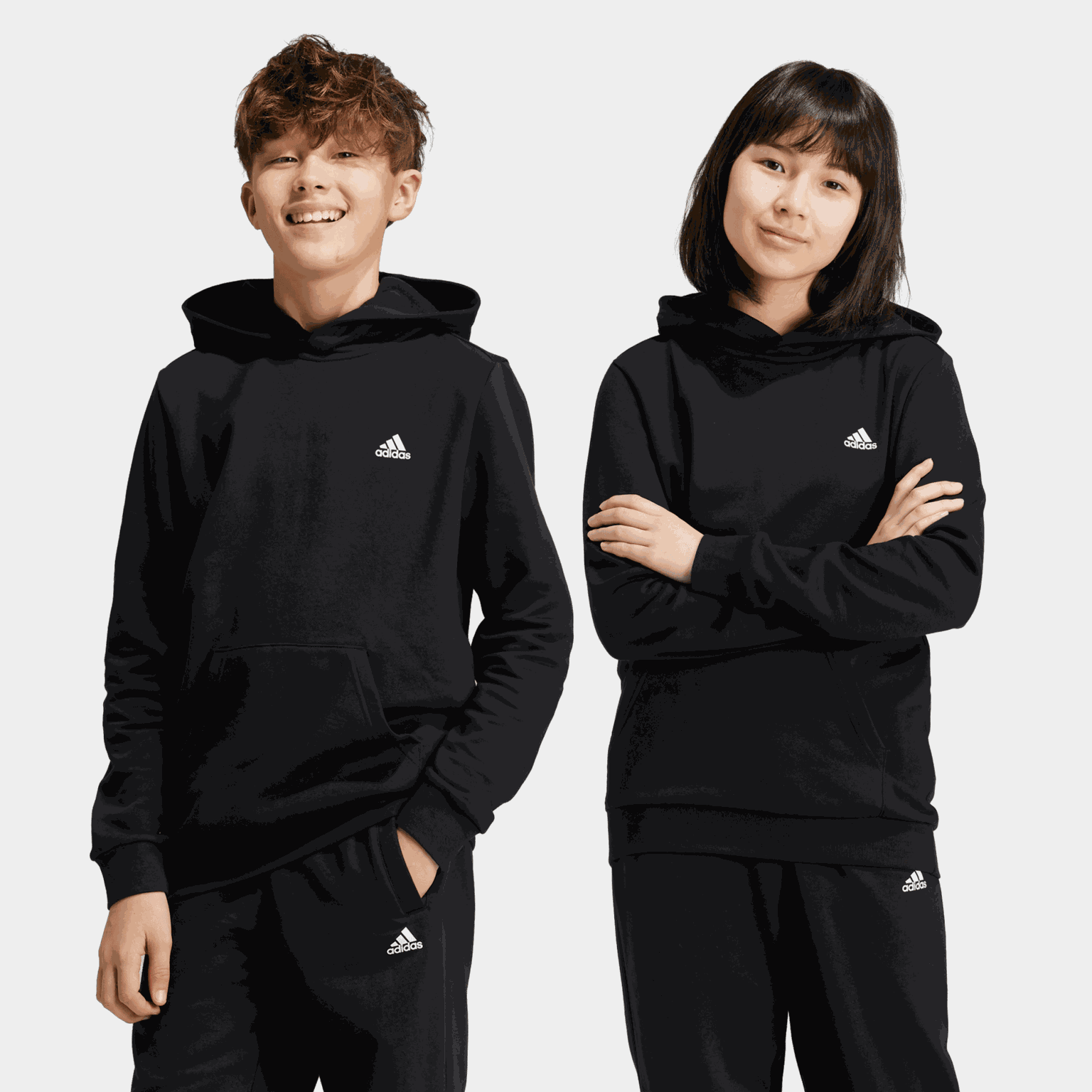 Moletom infantil Essentials com logo pequeno - preto