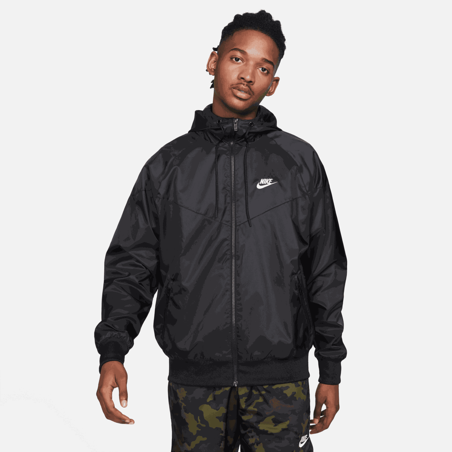  Pánská větrovka s kapucí od značky Sportswear.