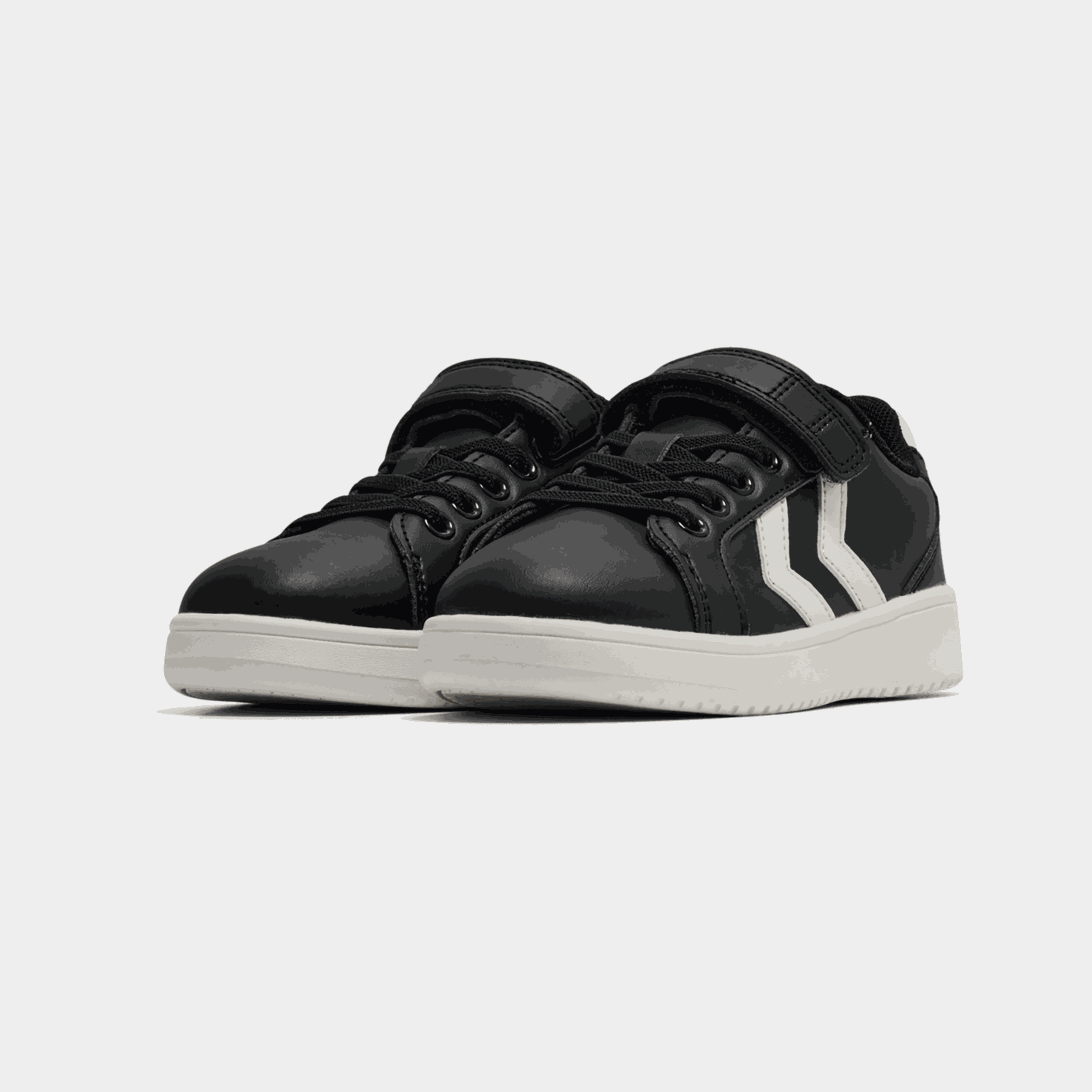 Buty sportowe Derby Court JR, model młodzieżowy