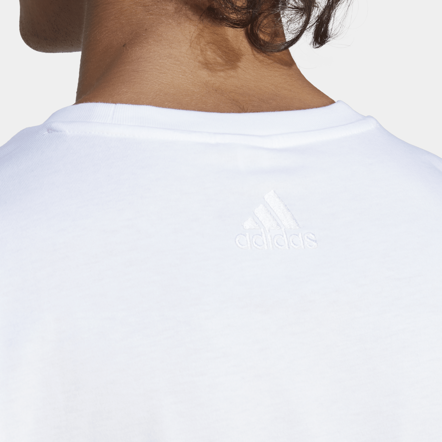 T-shirt Essential Single Jersey da uomo, bianca, con logo grande.