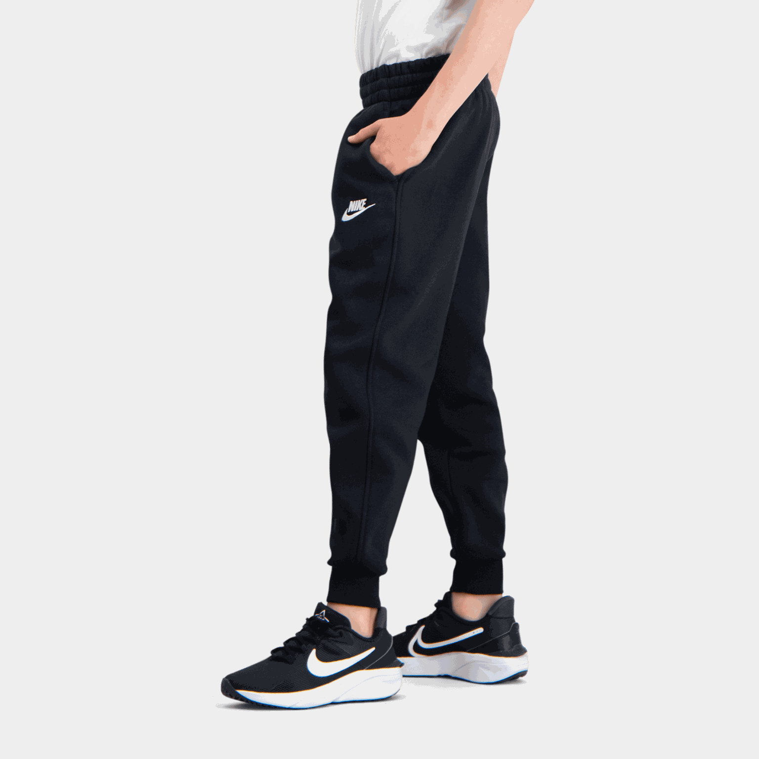  Dziecięce spodnie dresowe z polaru Sportswear Club