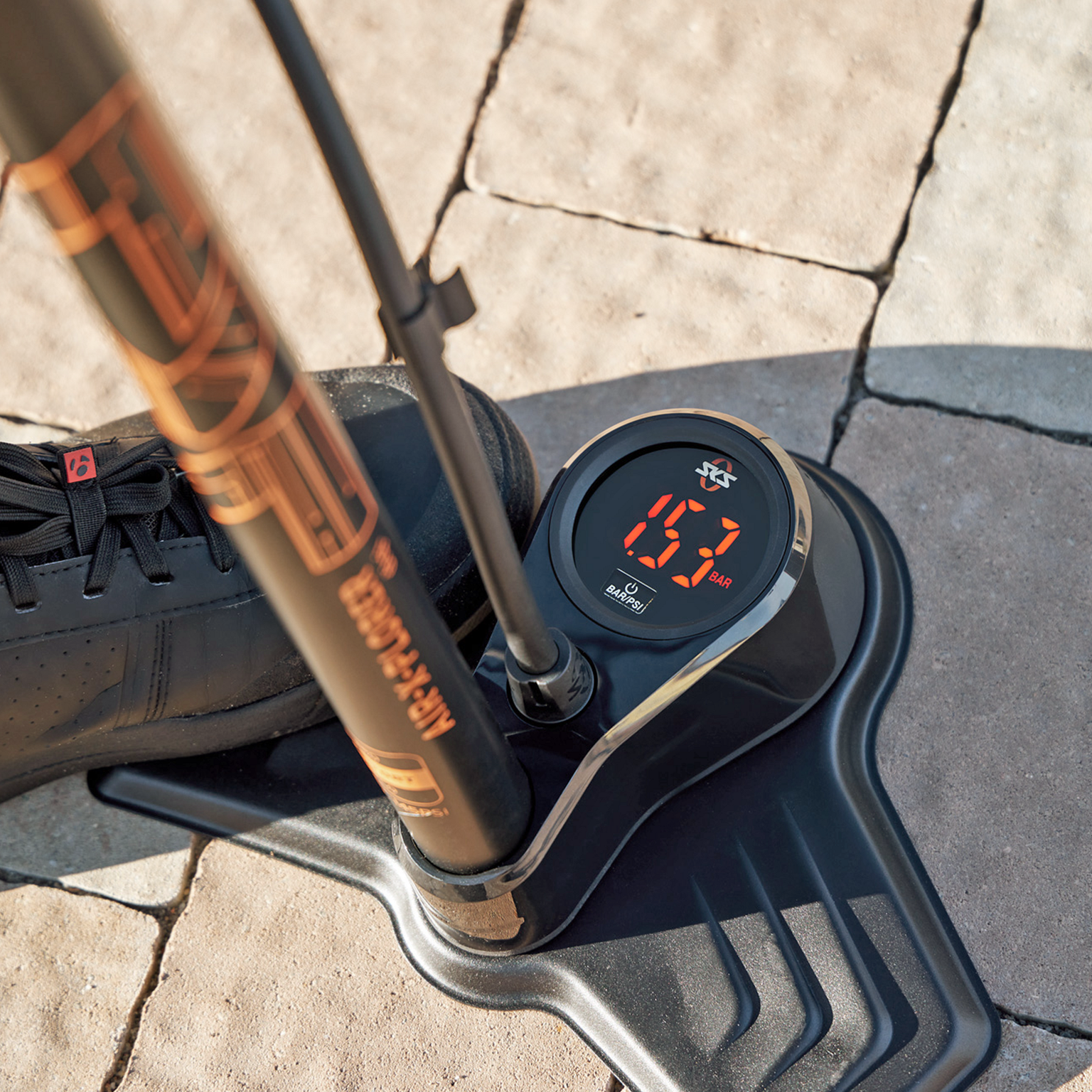 AIR X-PLORER 10.0 digi floorpump, gulvpumpe sykkel - Svart