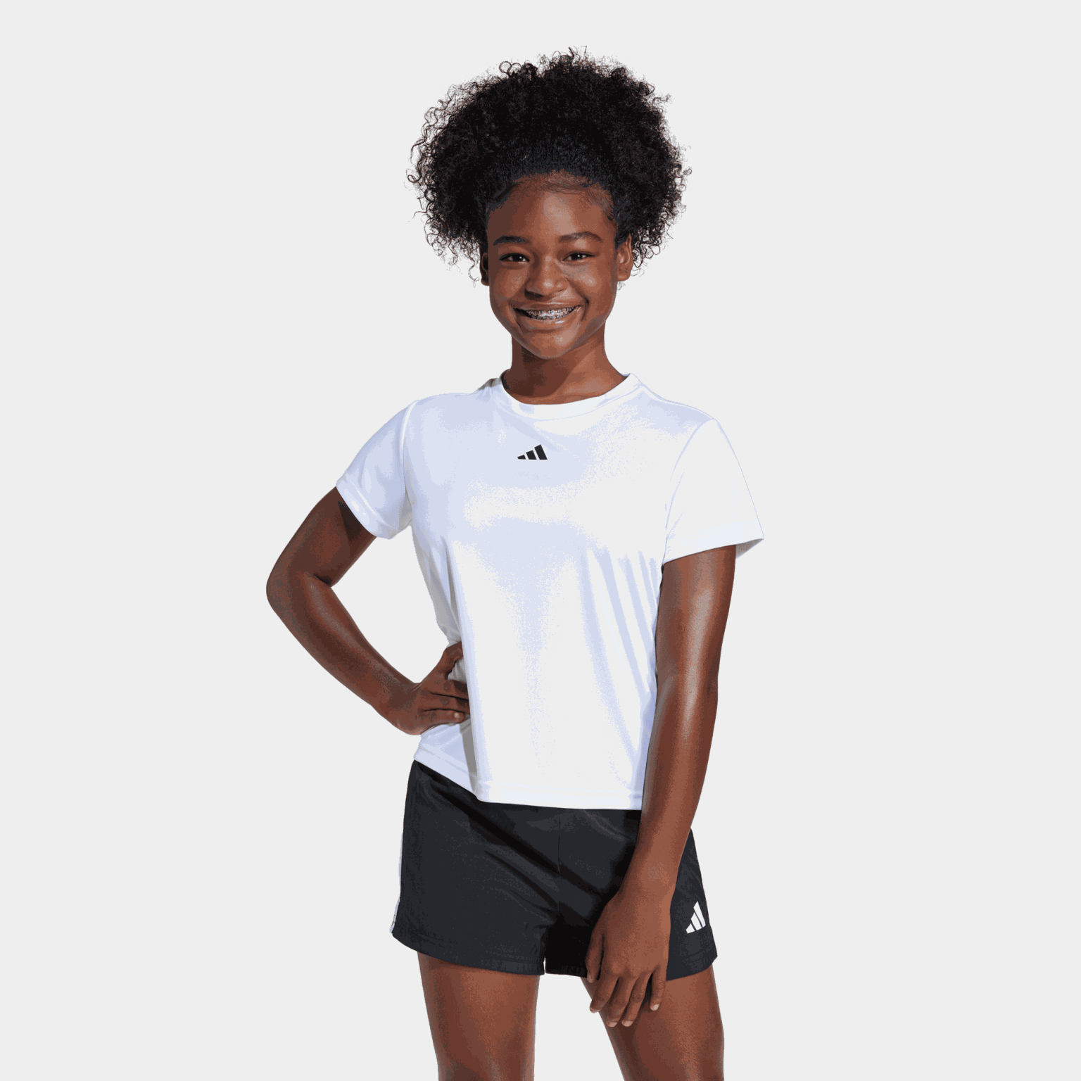 Camiseta infantil Train Essentials Classic Fit com logo - Branca