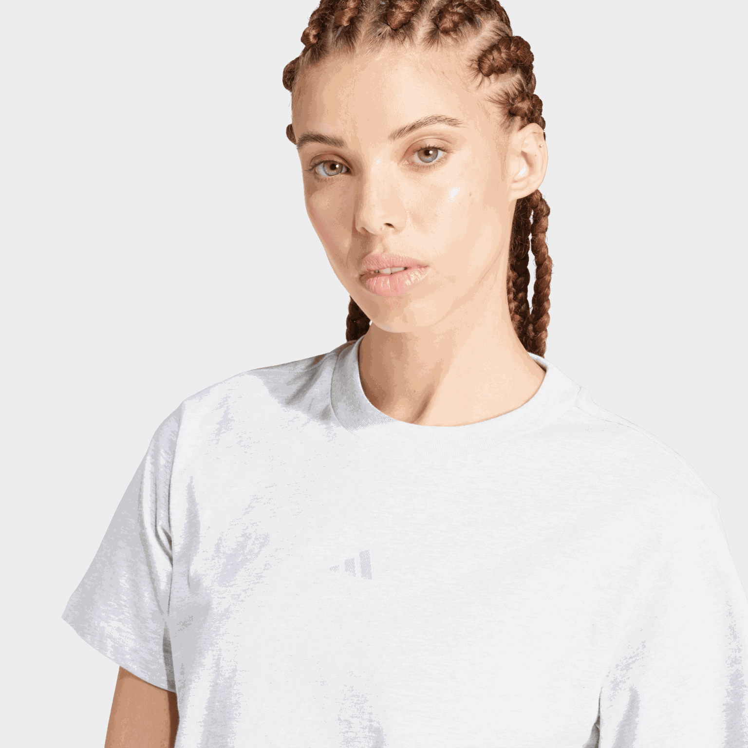  Eenvoudig katoenen dames-T-shirt met klein logo.