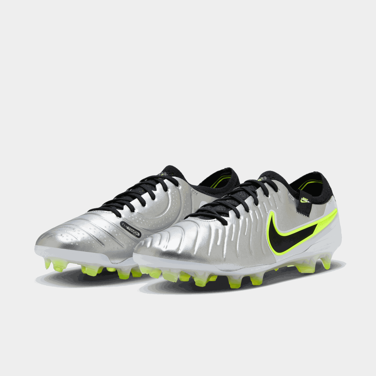  Męskie buty piłkarskie Tiempo Legend 10 Elite FG przeznaczone do gry na sztucznej trawie.