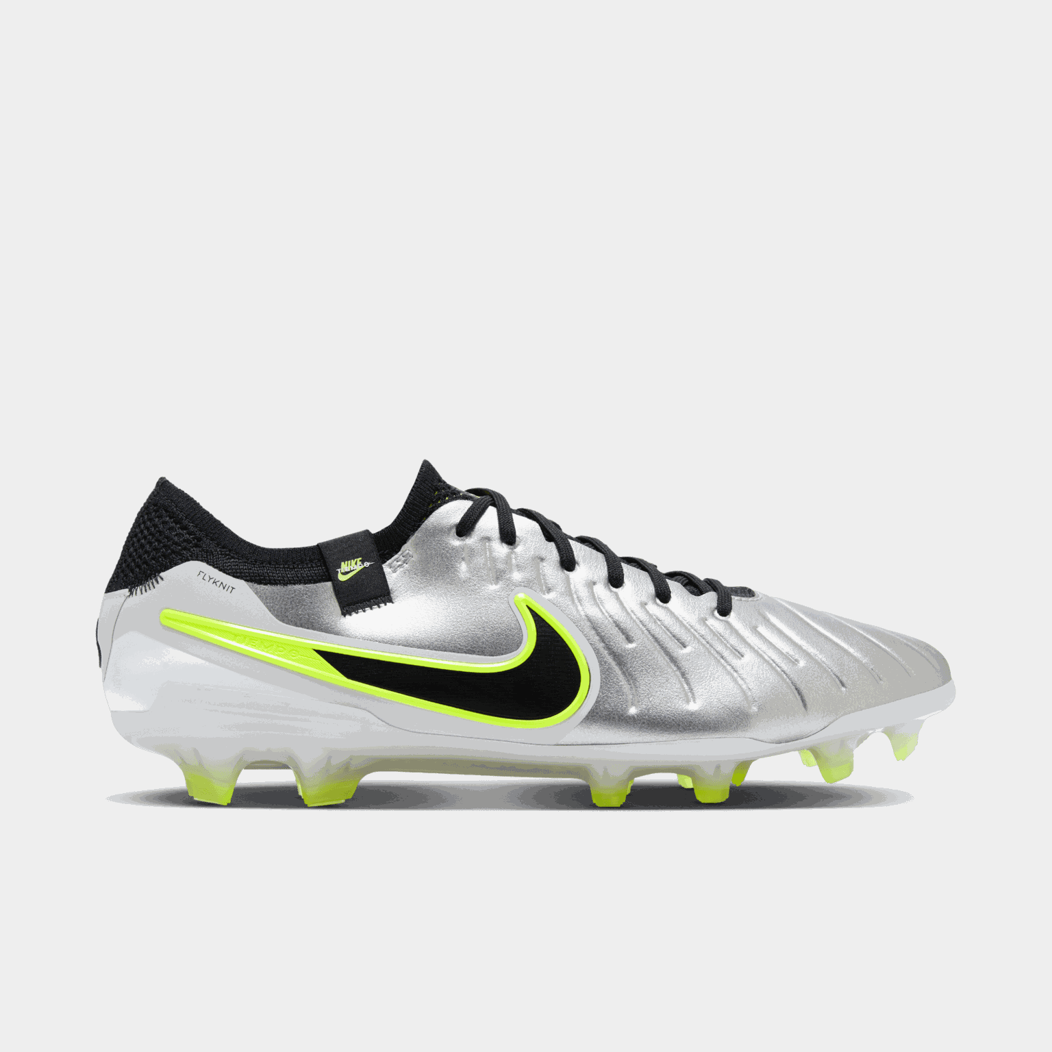  Męskie buty piłkarskie Tiempo Legend 10 Elite FG przeznaczone do gry na sztucznej trawie.