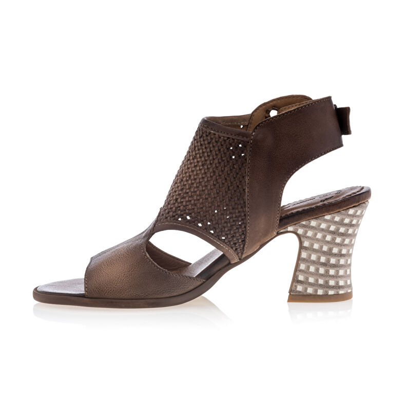 Sandali da donna marroni / Scarpe aperte in punta