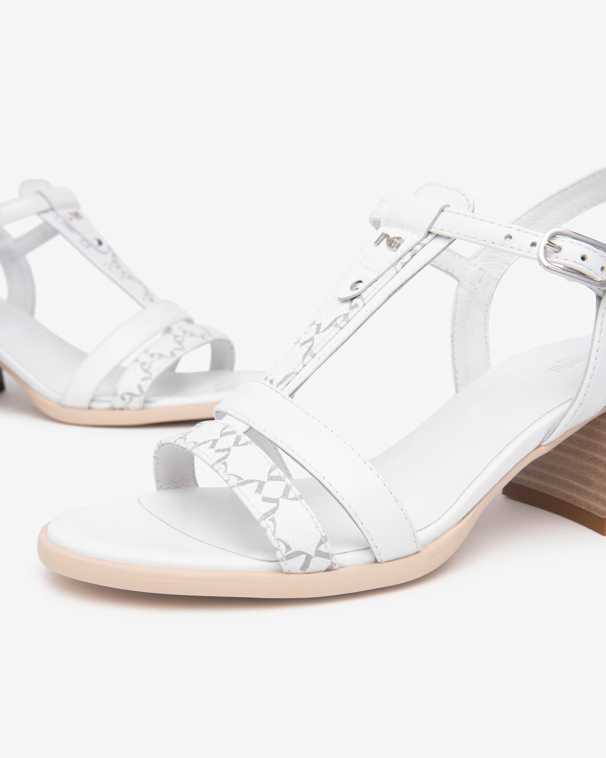  Sandales pour femmes en cuir et matières techniques