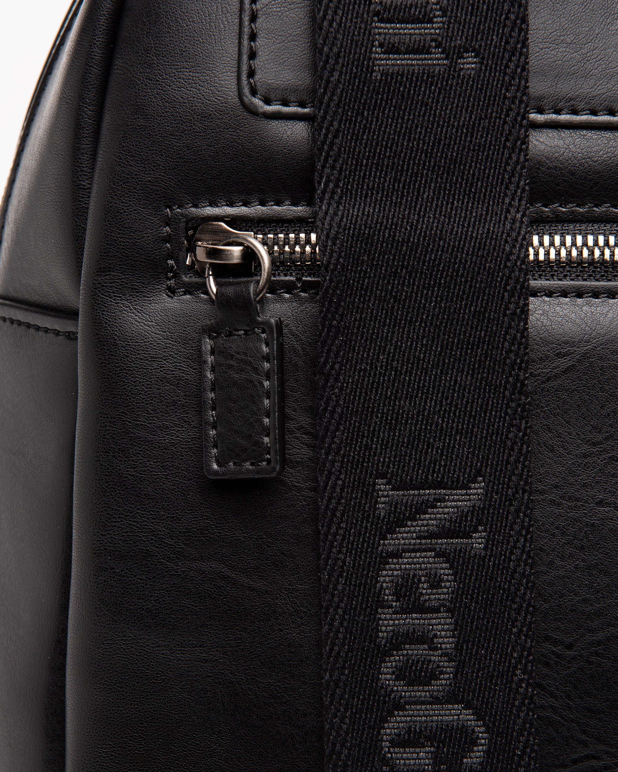Herrenrucksack aus technischem Material